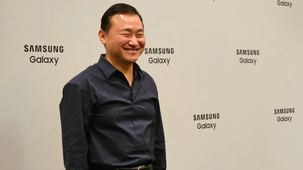 TM Roh se desempeñó como vicepresidente ejecutivo y jefe de I+D para el negocio de comunicaciones móviles desde 2017, antes de convertirse en presidente y director.