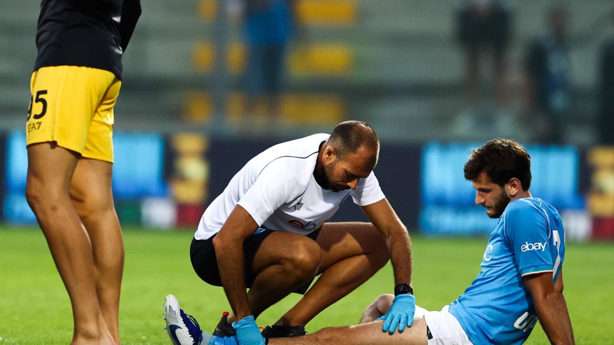 Kvaratskhelia está en constante supervisión médica para llegar en óptimas condiciones al arranque de temporada, el próximo 19 de agosto, ante el Frosinone.