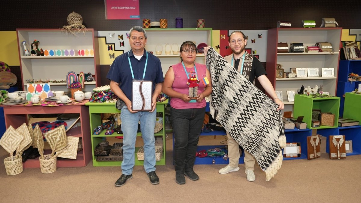 Delegación. Tres de los representantes de Ecuador en Perú.