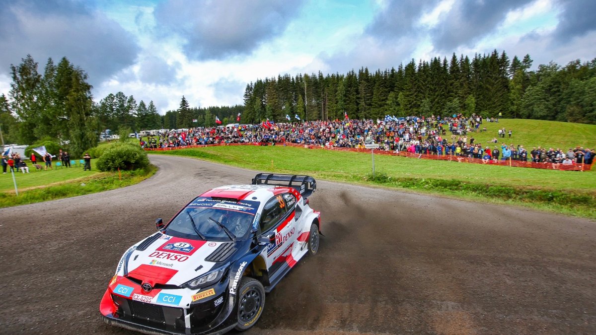 Elfyn Evans durante la jornad en el tramo de ayer que lo lleva a la cima.
