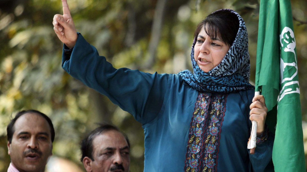 Mehbooba Mufti denuncia arresto domiciliario después de una represión