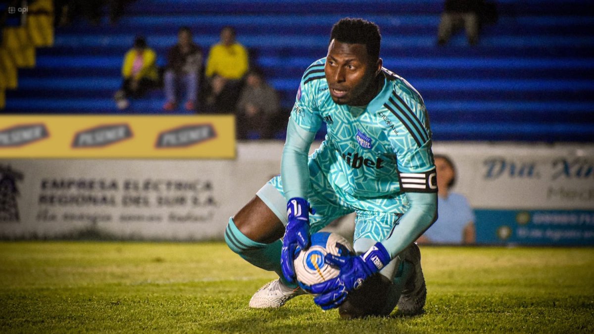 A pesar del resultado, el golero eléctrico tuvo atajadas fundamentales.