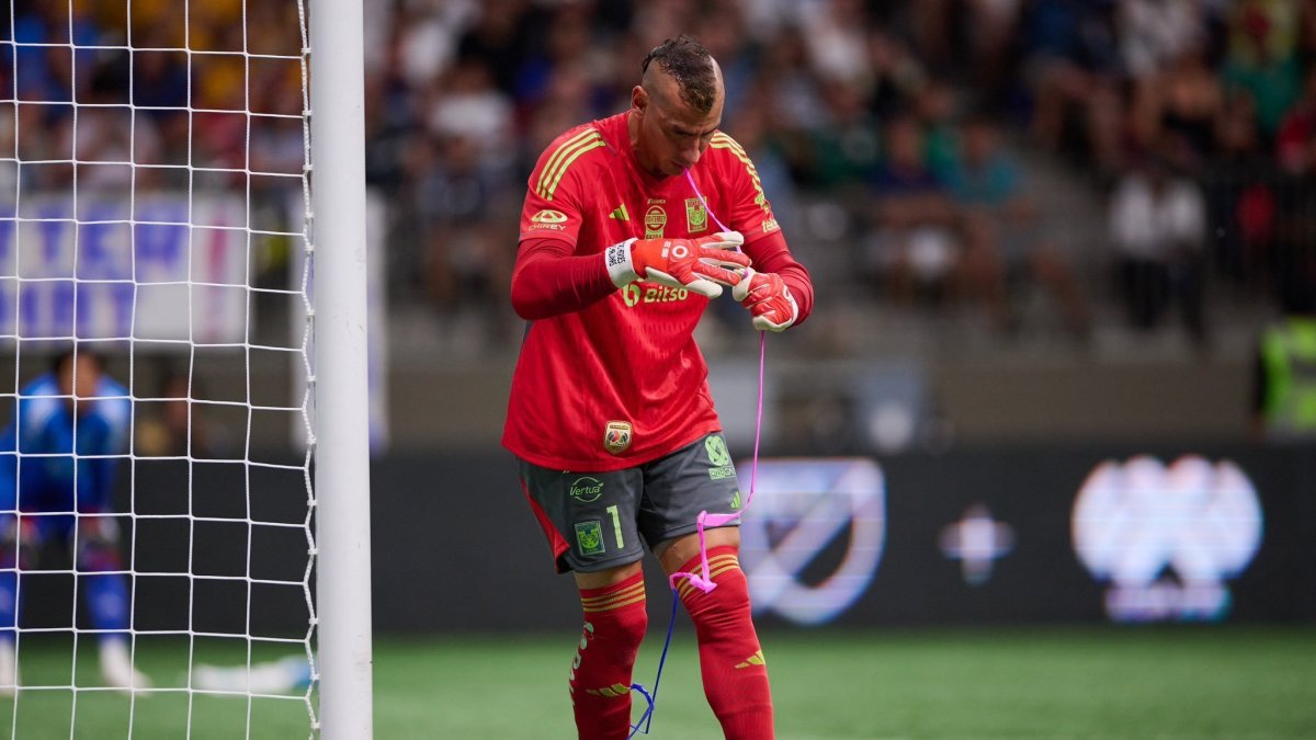 El portero Nahuel Guzmán ‘haciendo magia’ en el arco.