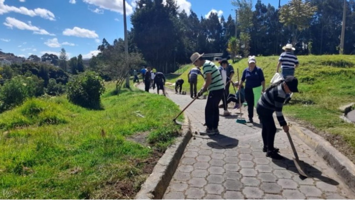 Los vecinos de la Cooperativa Solidaridad de Quitumbe realizaron una gran minga