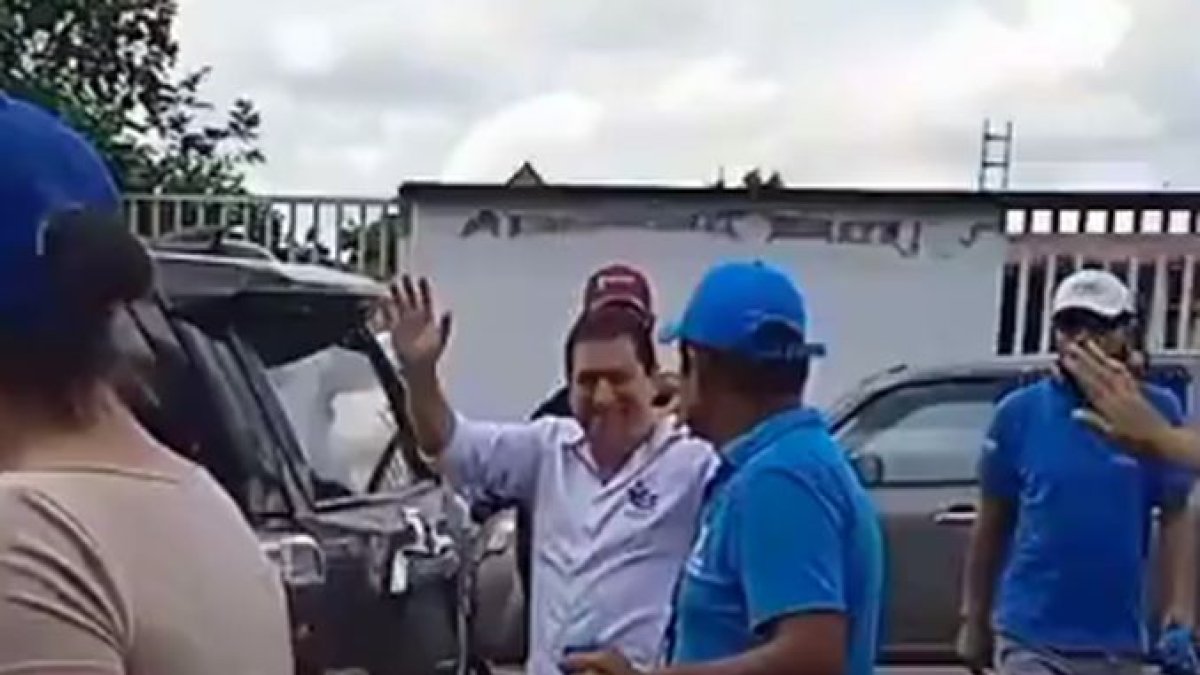 Cambio. En Chillanes (Bolívar), el Toyota 4Runner tenía sus placas bien visibles (también atrás). Días después, en Sacha (Orellana), habían desaparecido.