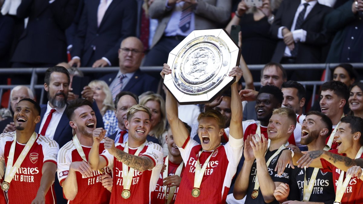 Los dirigido por Mikel Arteta se quedaron con la Community Shield después de vencer 4-1 en la tanda de penales, los ‘gunners’ vuelven a adjudicarse el título luego de haberlo conseguido en 2020.