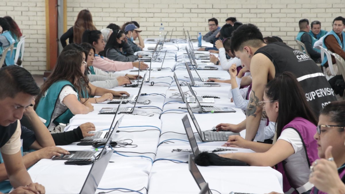 Voto. Candidatos, miembros de las juntas, observadores podrán circular.