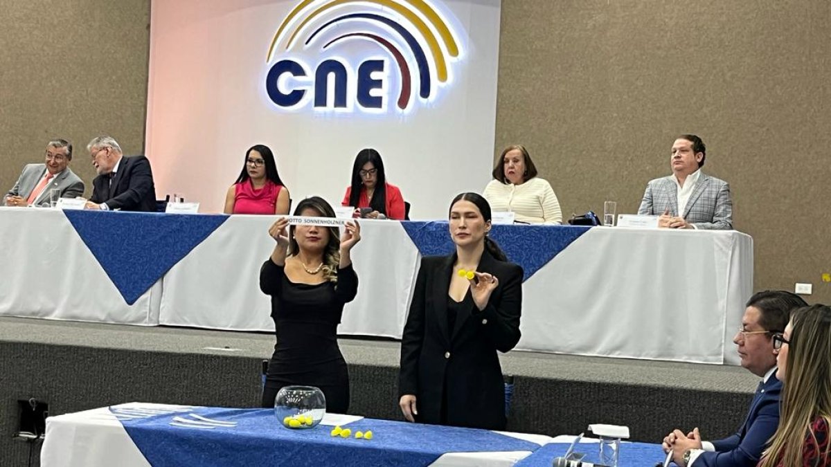 El sorteo se hizo con la presencia del notario quinto de Quito, Wilmer Campaña.