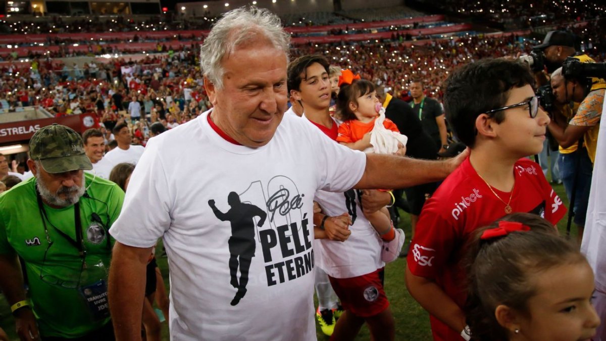 Zico estuvo presente en la despedida a Pelé.