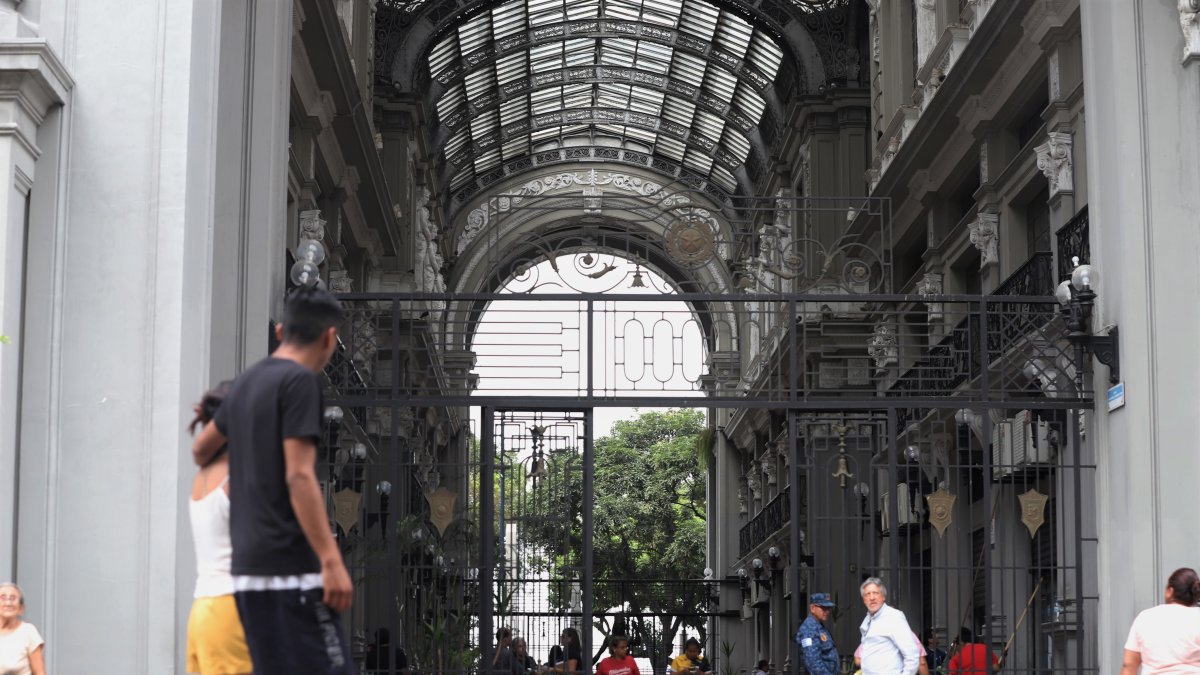 Fachada del Palacio Municipal, centro de Guayaquil. 