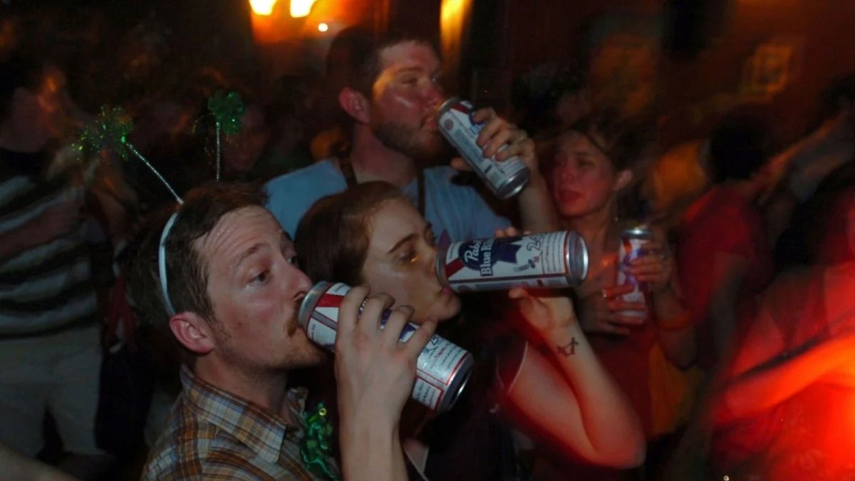 Normativa. Indican que la LUAE permite restaurantes pero no bares o discotecas en la zona.