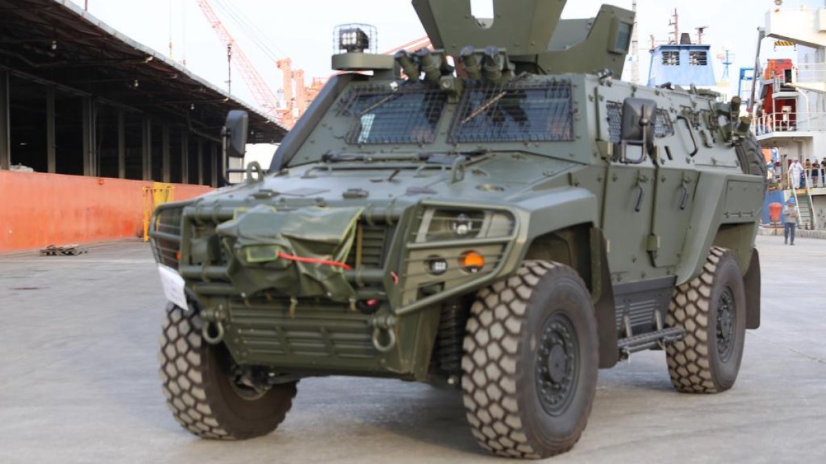 Arribo. Los carros blindados llegaron al puerto marítimo de Guayaquil.