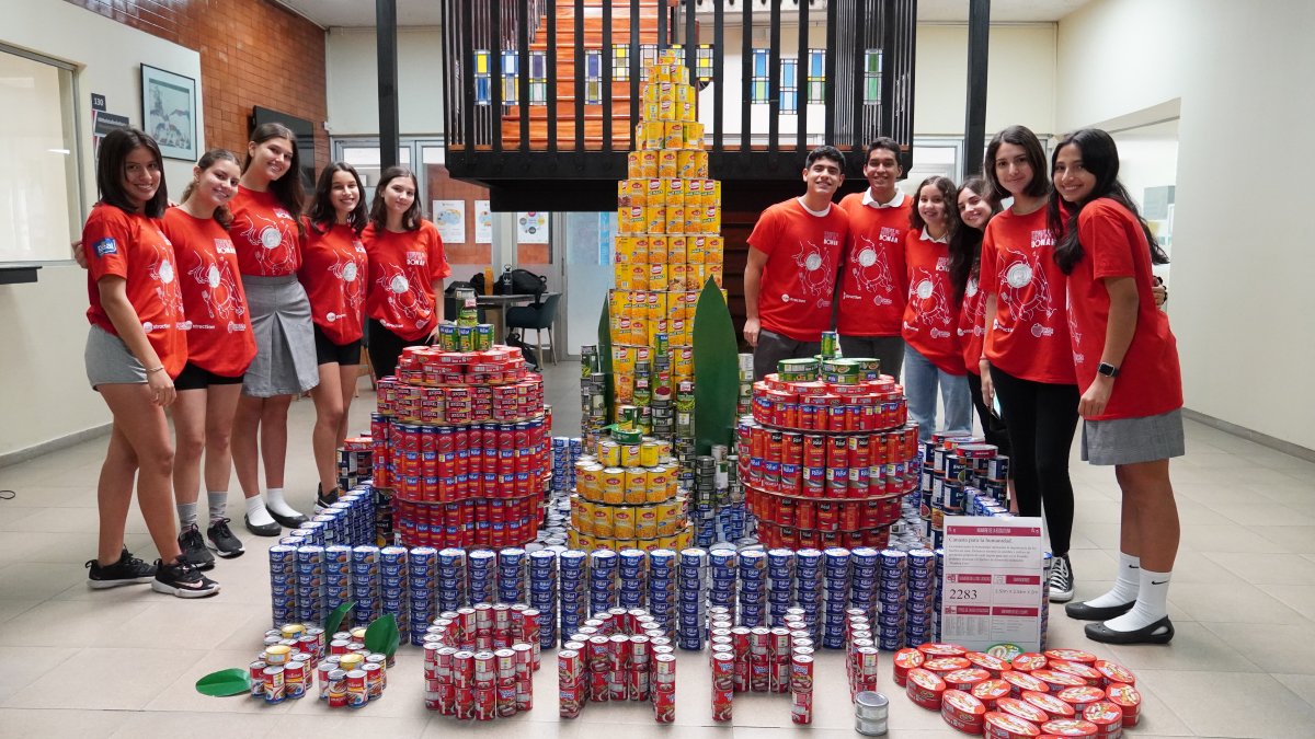 Alumnas del colegio Alemán Humboldt, durante su participación en la edición del año pasado en el certamen.