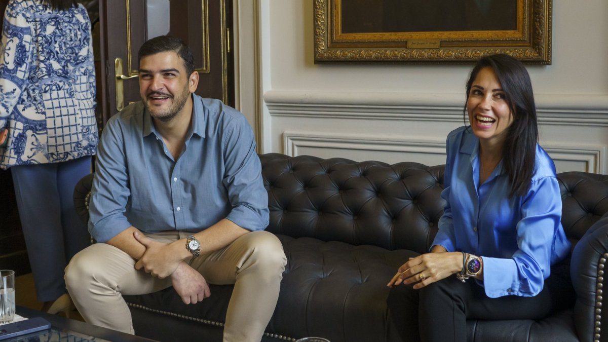 El alcalde Aquiles Álvarez y la candidata a la Presidencia Luisa González.