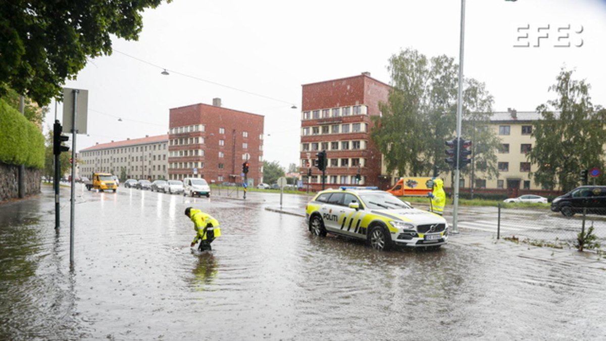 Vista de una carretera inundada en la circunvalación dos, en Oslo, Noruega, este lunes 7 de agosto.