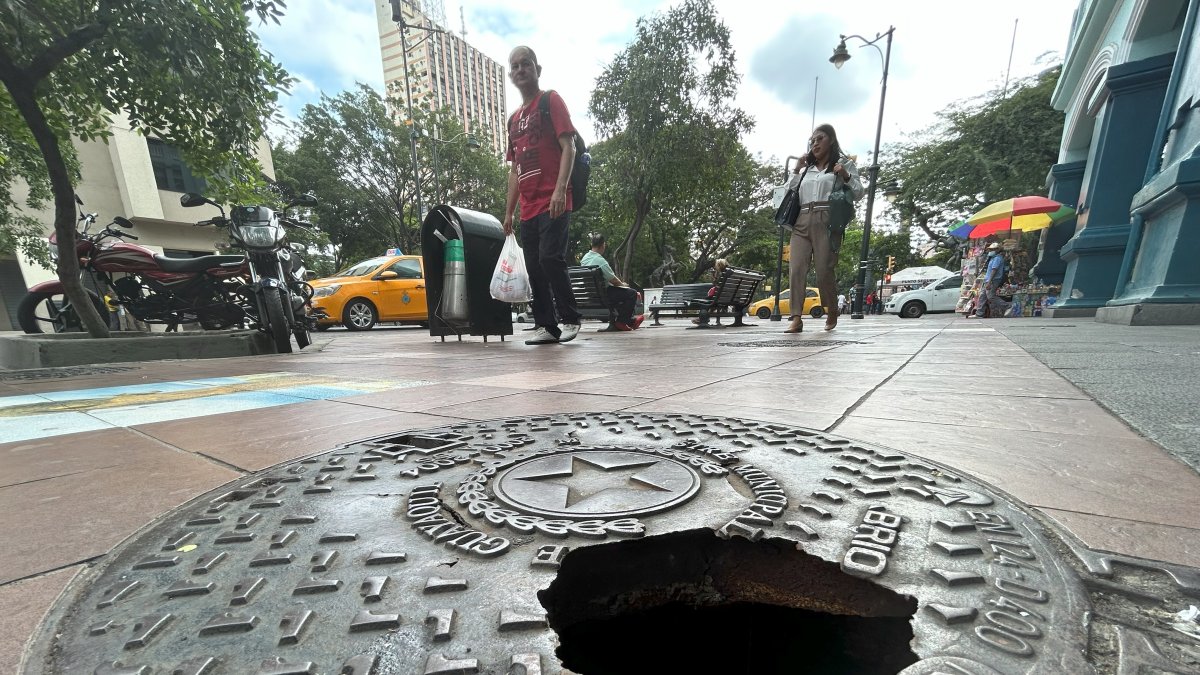 Hecho. En 9 de Octubre y Rumichaca es evidente el daño en la cubierta.