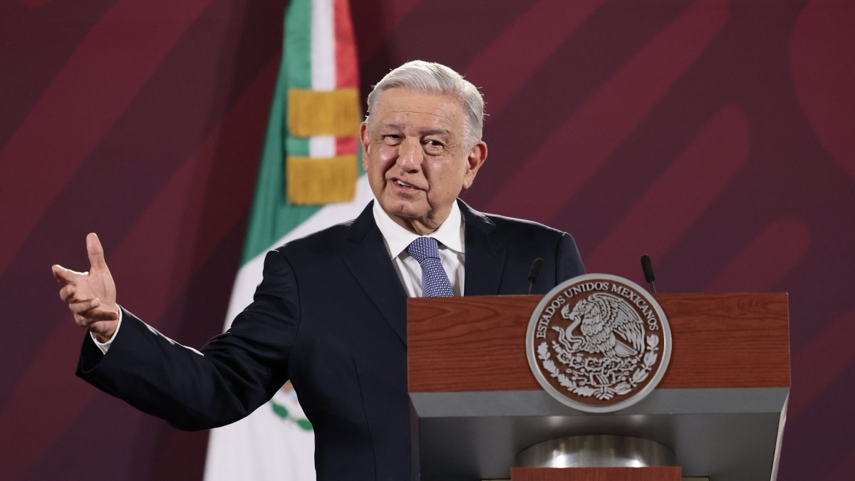 El presidente de México, Andrés Manuel López Obrador, habla hoy 9 de agiosto durante su conferencia de prensa matutina en Palacio Nacional, en Ciudad de México (México.