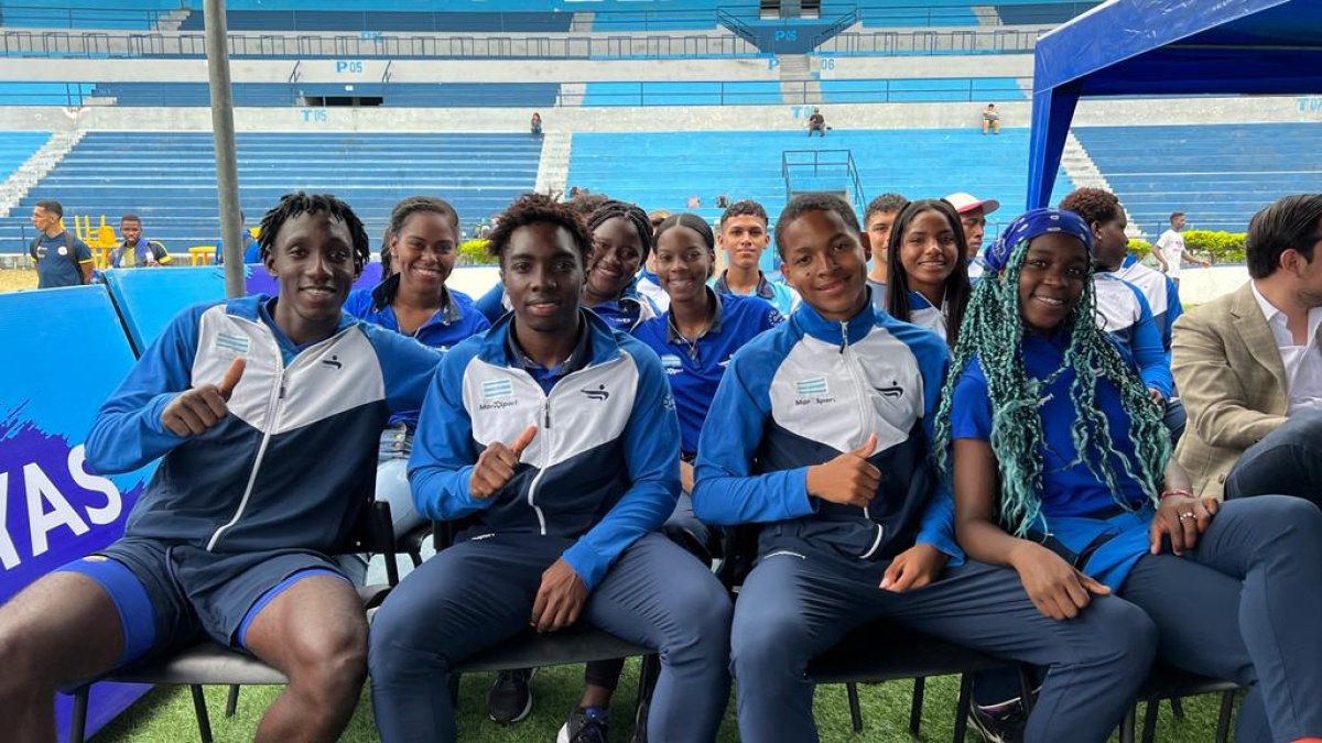 Parte de la delegación del Guayas durante el lanzamiento.