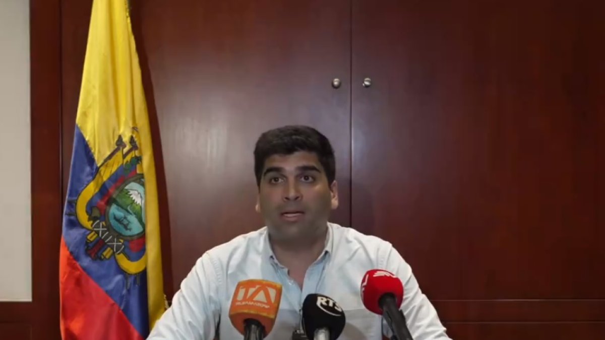 El exvicepresidente de la República Otto Sonnenholzner, dio una rueda de prensa en la ciudad de Guayaquil.