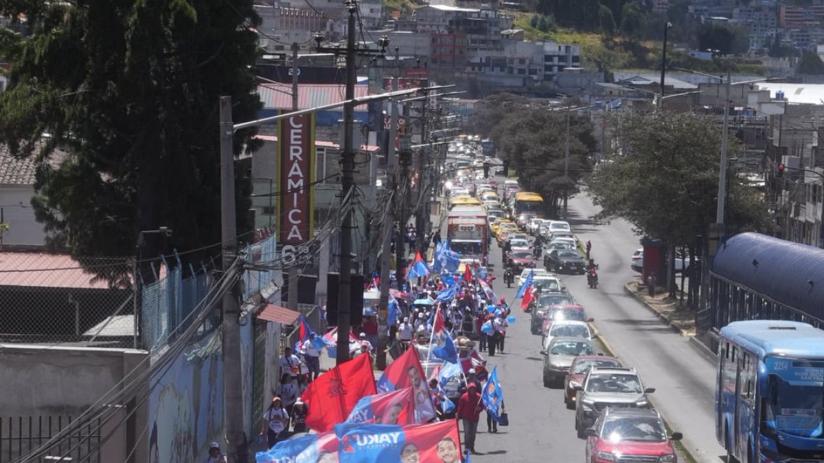 A falta de una semana para que concluya la campaña electoral los candidatos intensifican sus recorridos.