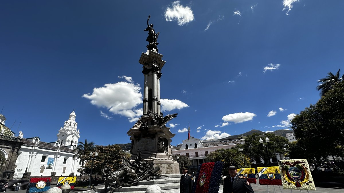 Este 10 de Agosto de 2023 se colocaron arreglos florares para conmemorar el Primer Grito de la Independencia.