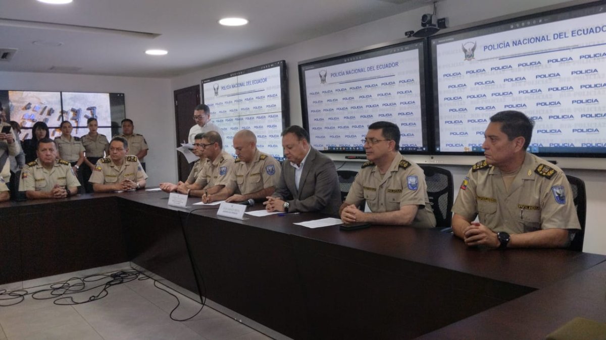 El ministro del Interior Juan Zapata confirma que fueron detenidas seis personas, todos extranjeros