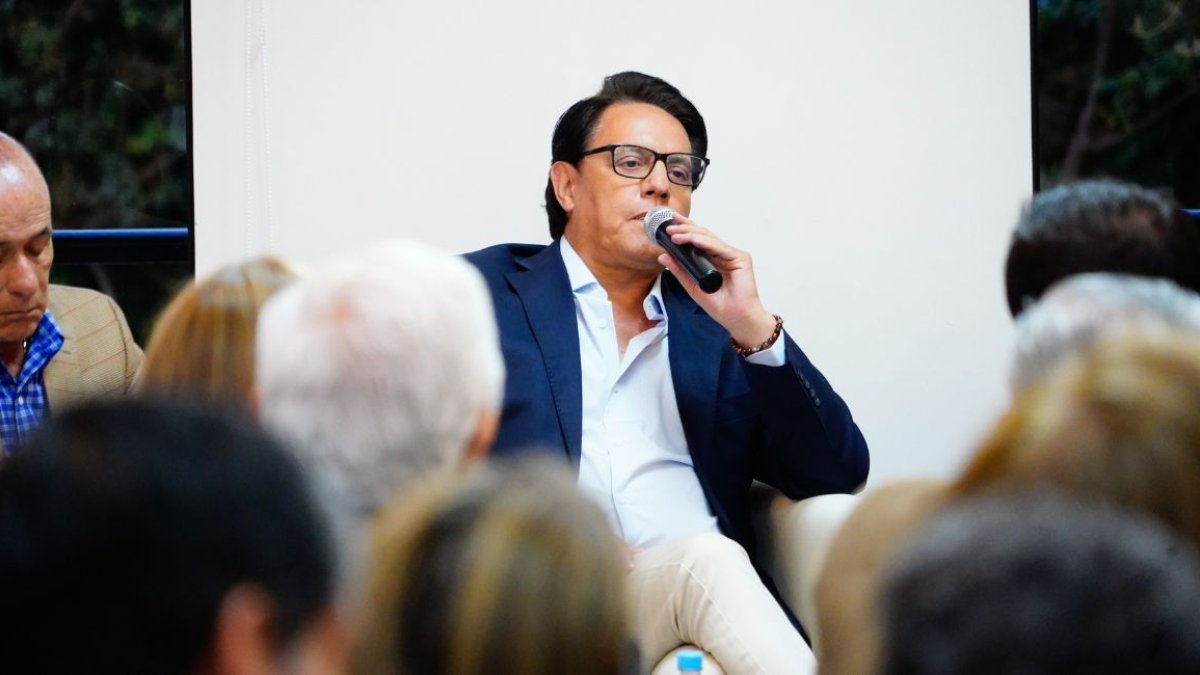 Fernando Villavicencio, candidato a la Presidencia, en una reunión el 26 de julio de 2023.