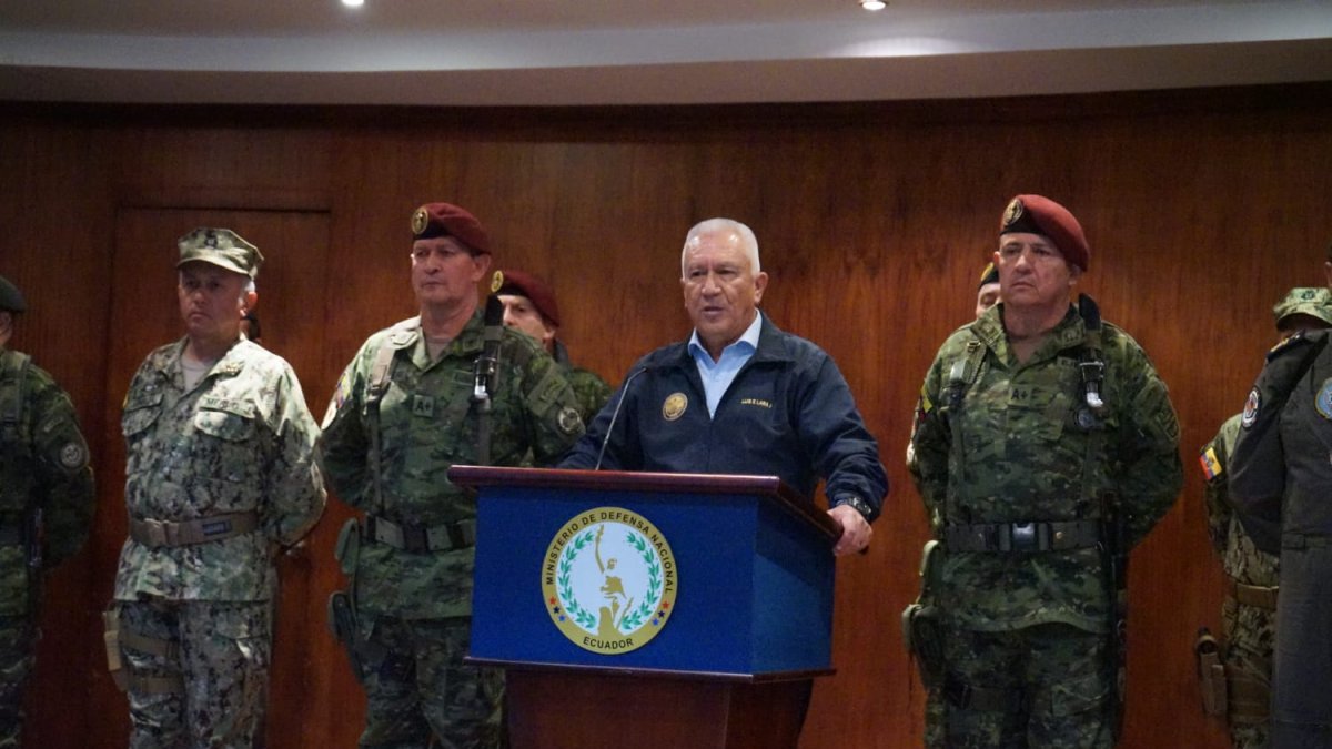Luis Lara, ministro de Defensa, dio a conocer las acciones implementadas por las Fuerzas Armadas.