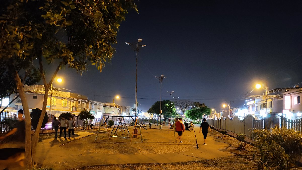 Situación. Más de la mitad del Parque Lineal permanece a oscuras.