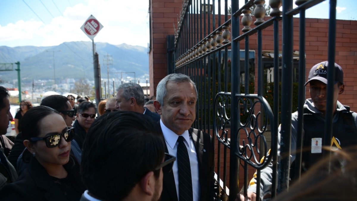 Patricio Carrillo, Ex ministro del Interior de Ecuador se hace presente en el funeral de Fernando Villavicencio.