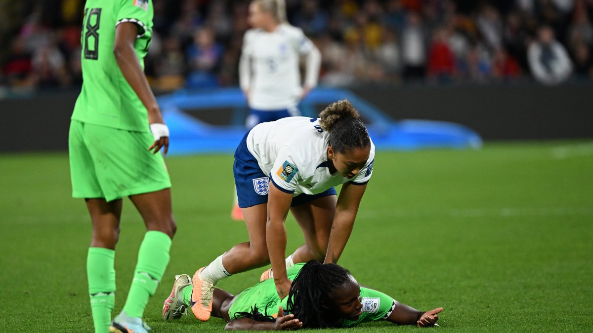 El momento exacto en el que James, pisa a su rival de Nigeria en Octavos de Final.