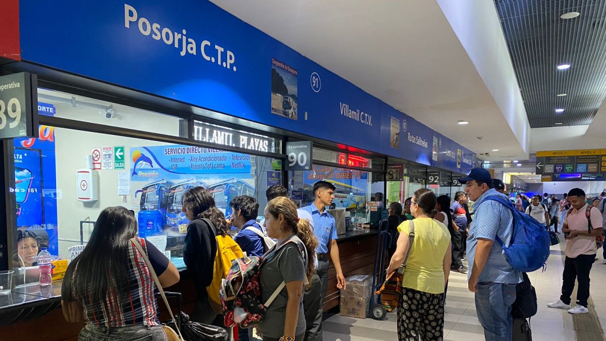 Escenario. Diferentes ciudadanos se movilizaron ayer desde la terminal.