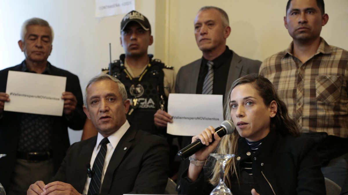 Patricio Carrillo y Andrea González, tras el asesinato del excandidato presidencial Fernando Villavicencio.