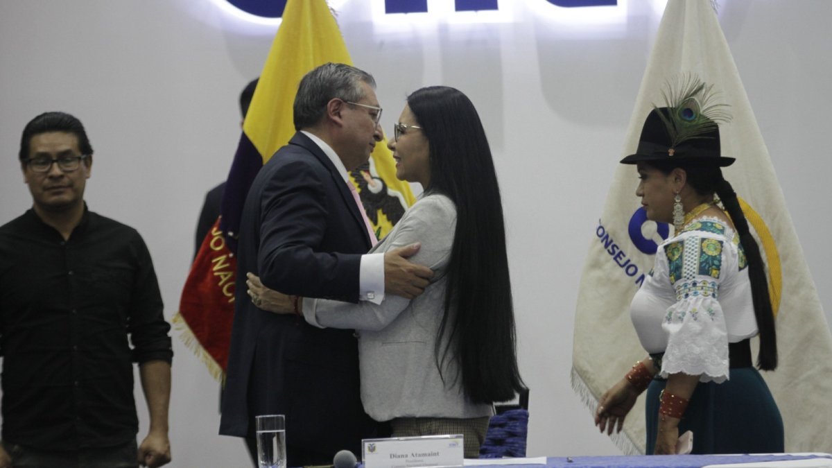La presidenta del CNE, Diana Atamaint, explicó el procedimiento que viene para el sustituto de Fernando Villavicencio.