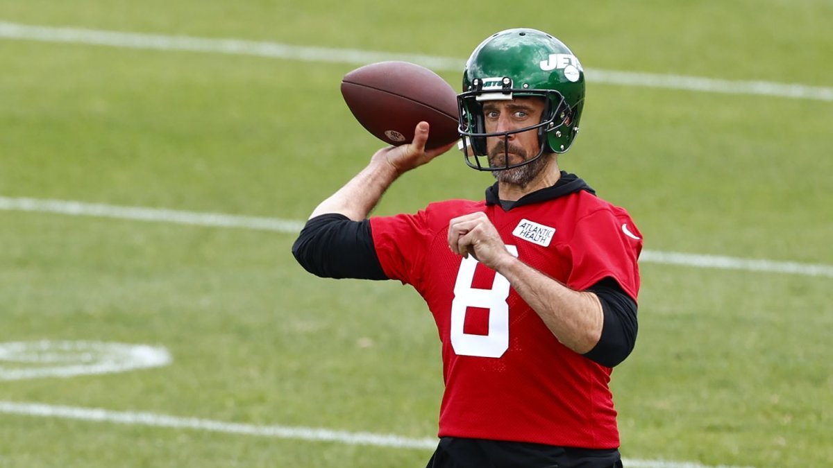 Aaron Rodgers, de los Jets, fue uno de los primeros en lesionarse.