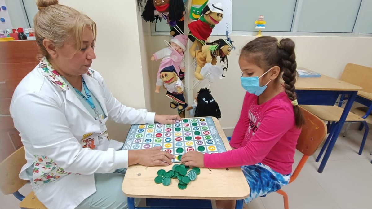 Los niños reciben atención escolar, médica y psicológica.
