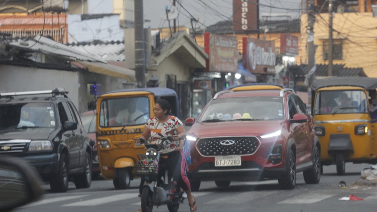 Las tricimotos compiten en las vías con unidades particulares.
