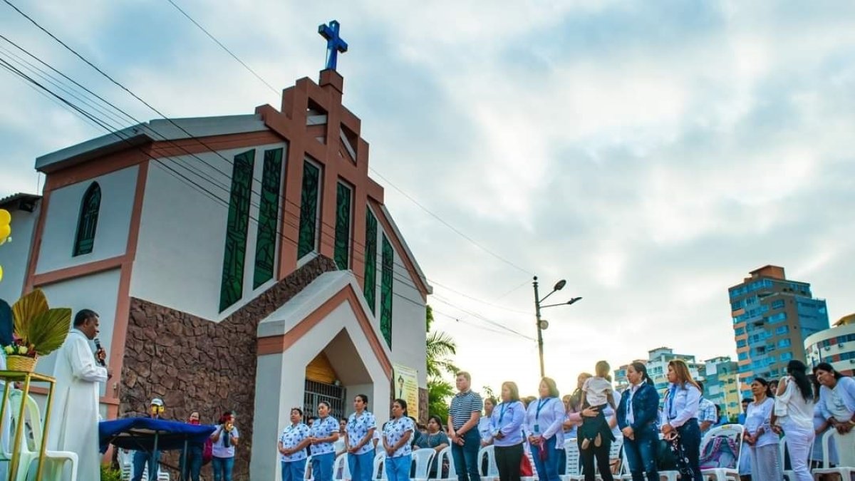 El padre Iván Minda, oficializó el acto de este jueves 10.