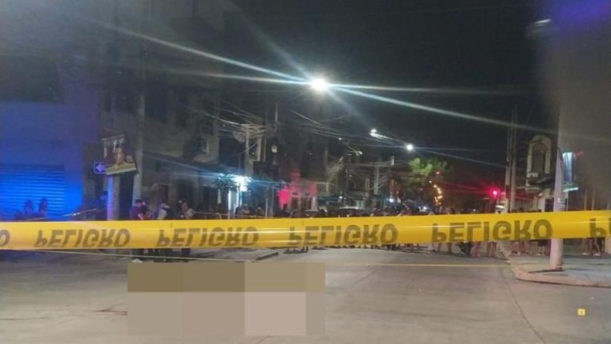 Escena. El hombre asesinado quedó tirado en la calle