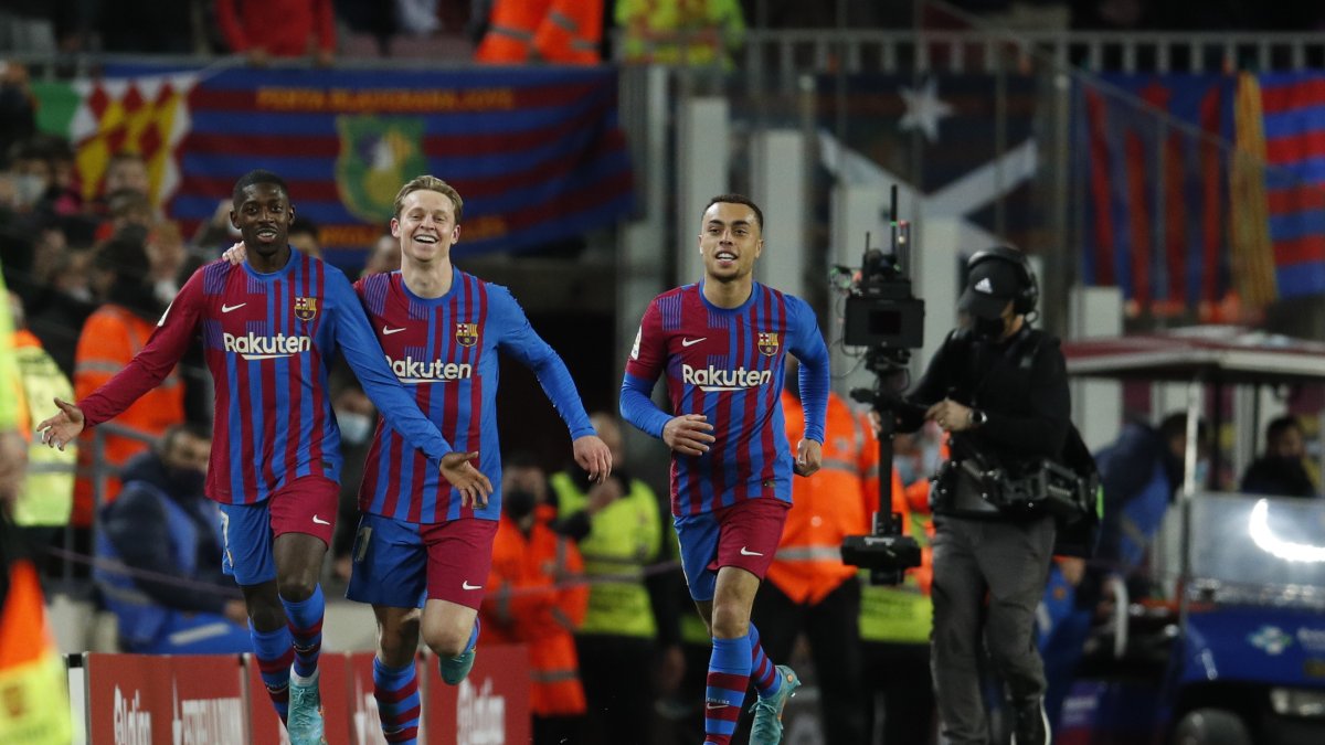 Con Barcelona, el delantero francés (i) disputó 185 partidos y registró 40 goles y 42 asistencias desde su arribo en agosto de 2017.