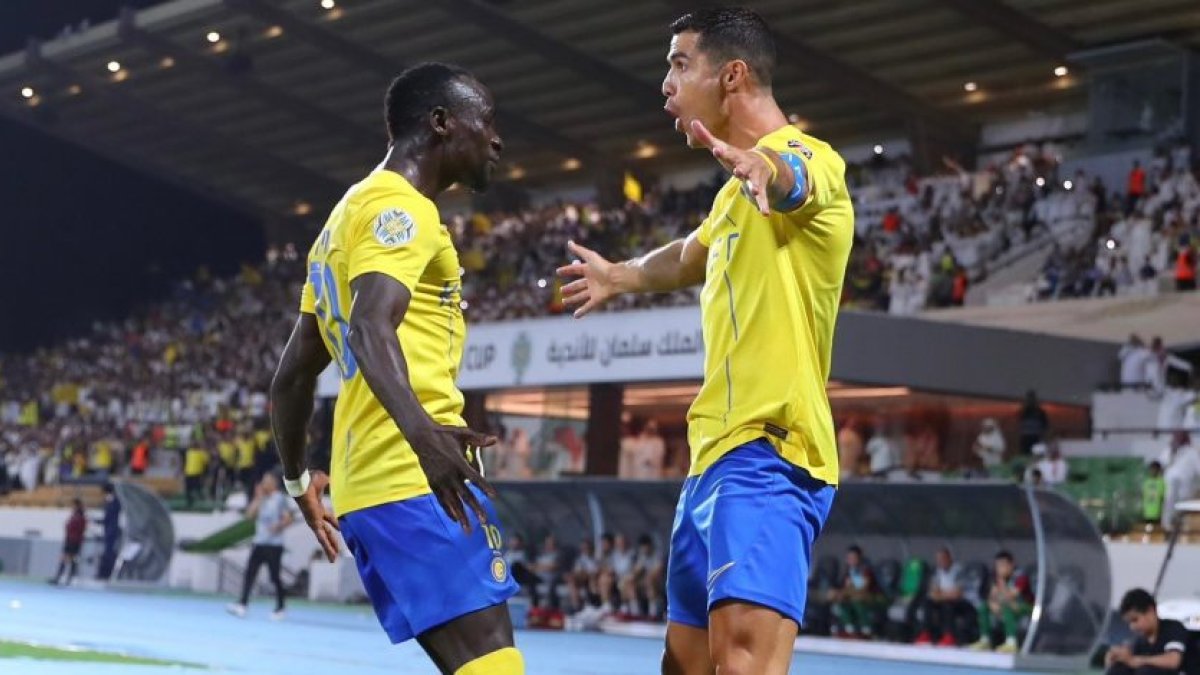 Ronaldo festeja una de sus conquistas con Sadio Mané.