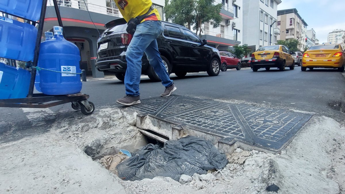 Vecinos de la calle Junín y Baquerizo Moreno solicitan una intervención