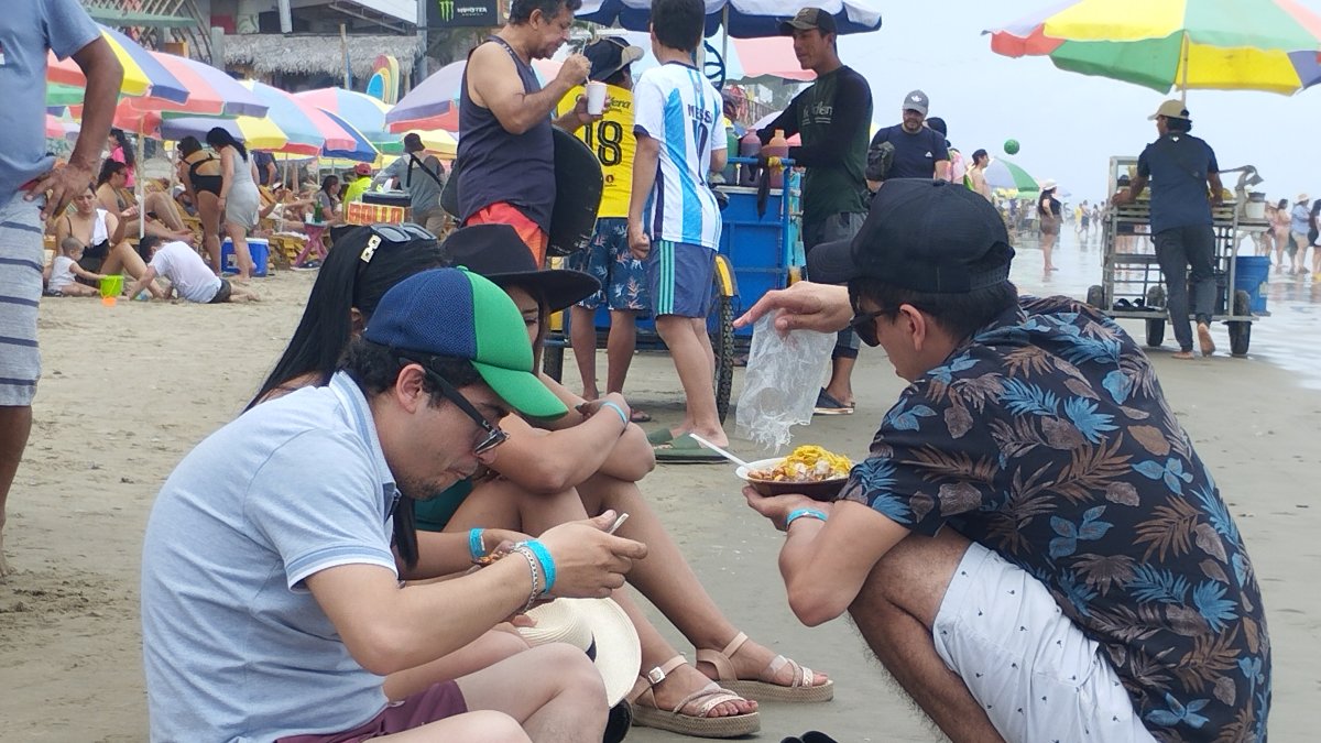 Venta. Los platos típicos fueron los que más se vendieron en las playas.
