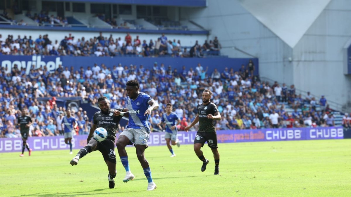 Emelec empata a cero en el Capwell.