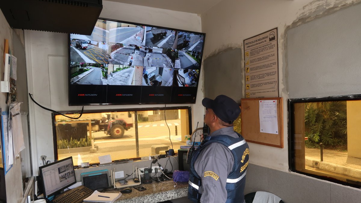 Urbanizaciones. En una urbanización de El Tornero aseguran que han invertido más de $ 30.000 en seguridad con la colocación de cámaras, puertas y blindándose. Sin embargo, no se sienten a salvo.