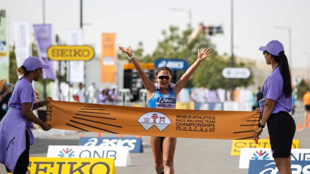 Glenda Morejón (c), triple campeona sudamericana en marcha, integra la nómina tricolor que viajará a Hungría.