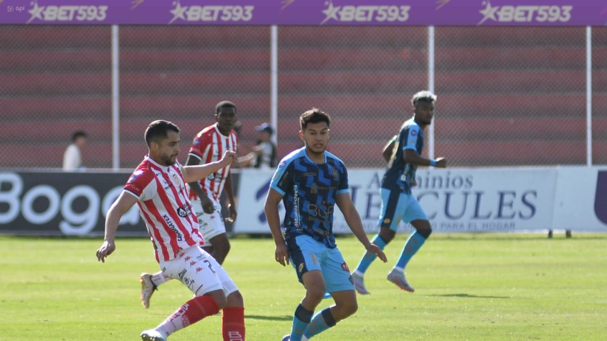 Técnico Universitario igualo 3-3 de local ante los militares.