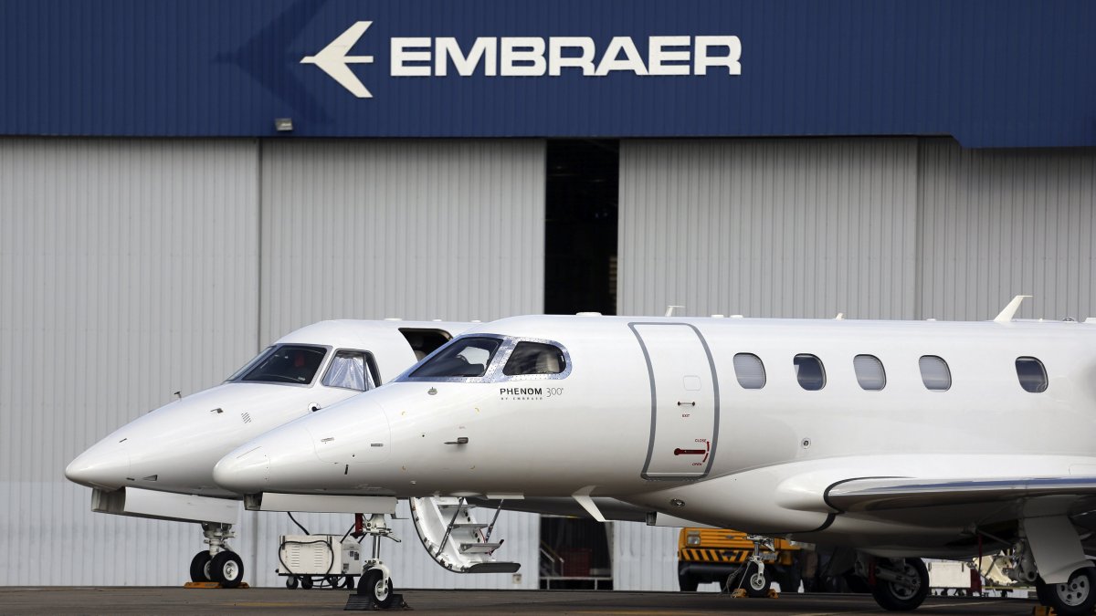 Empresa.- Se ven aviones privados en la sede de Embraer en Sao José dos Campos, a 100 km (62 millas) de Sao Paulo.