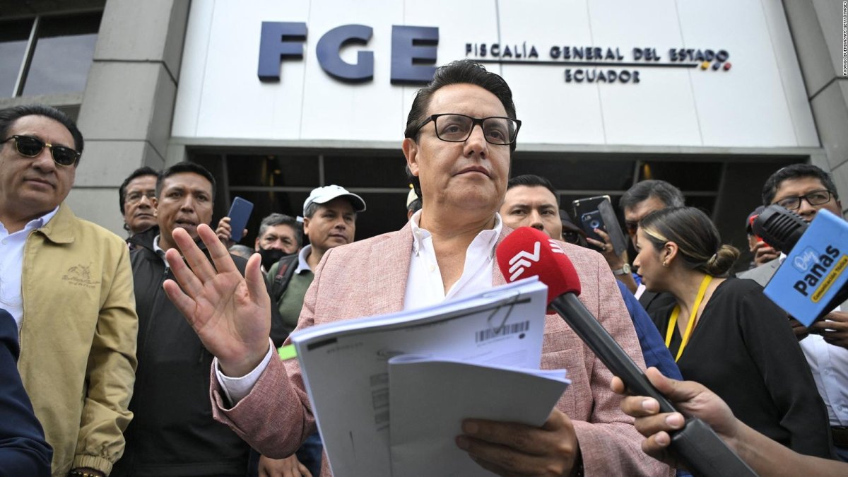 Fernando Villavicencio, un candidato presidencial en las elecciones de Ecuador, fue asesinado en un atentado a la salida de un mitin en Quito.