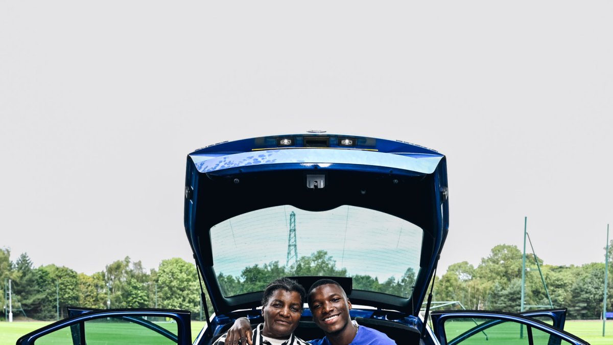 Esta foto hace réplica a una foto vieja tomada en 2020.